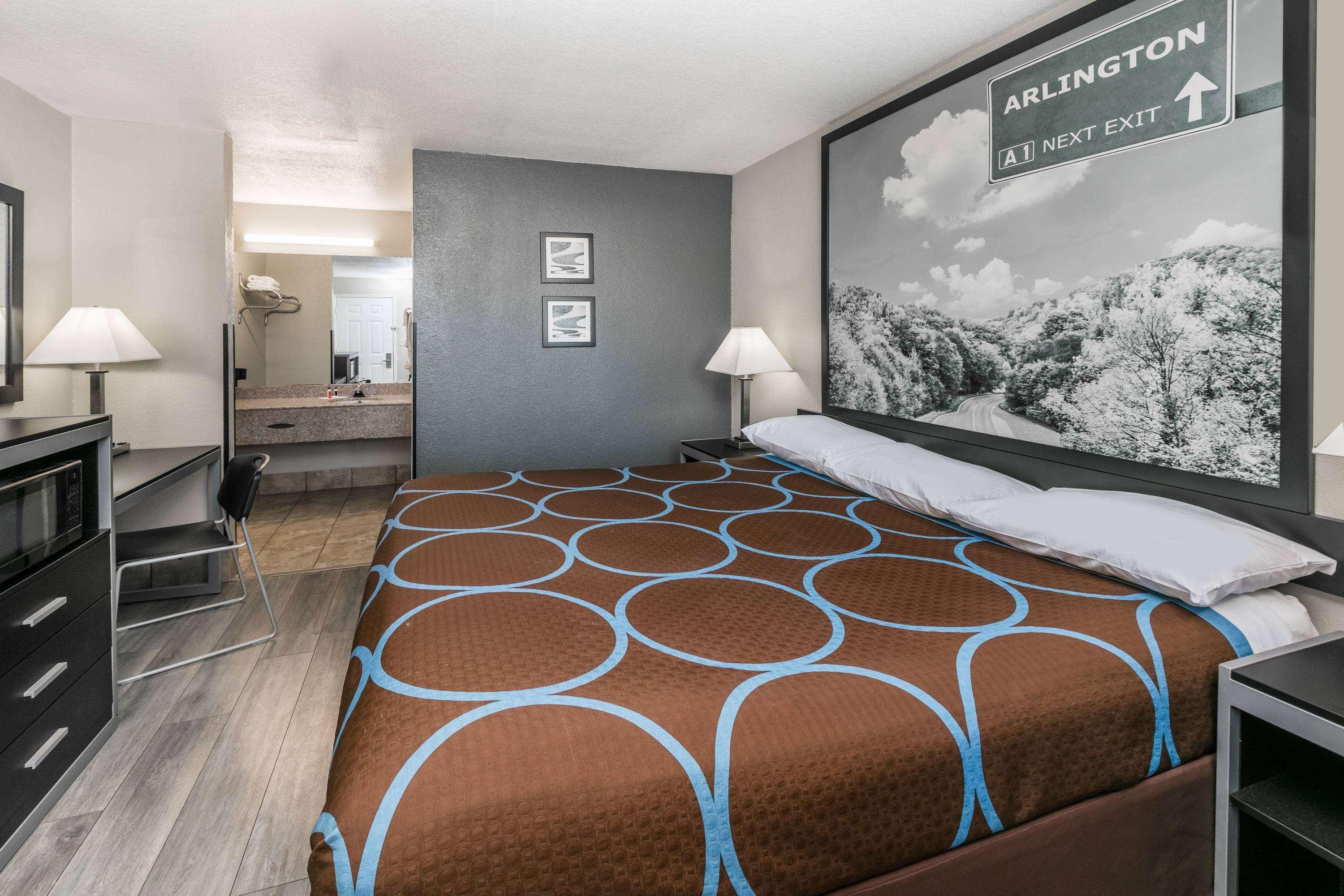 Super 8 By Wyndham Arlington Near At&T Stadium Dış mekan fotoğraf
