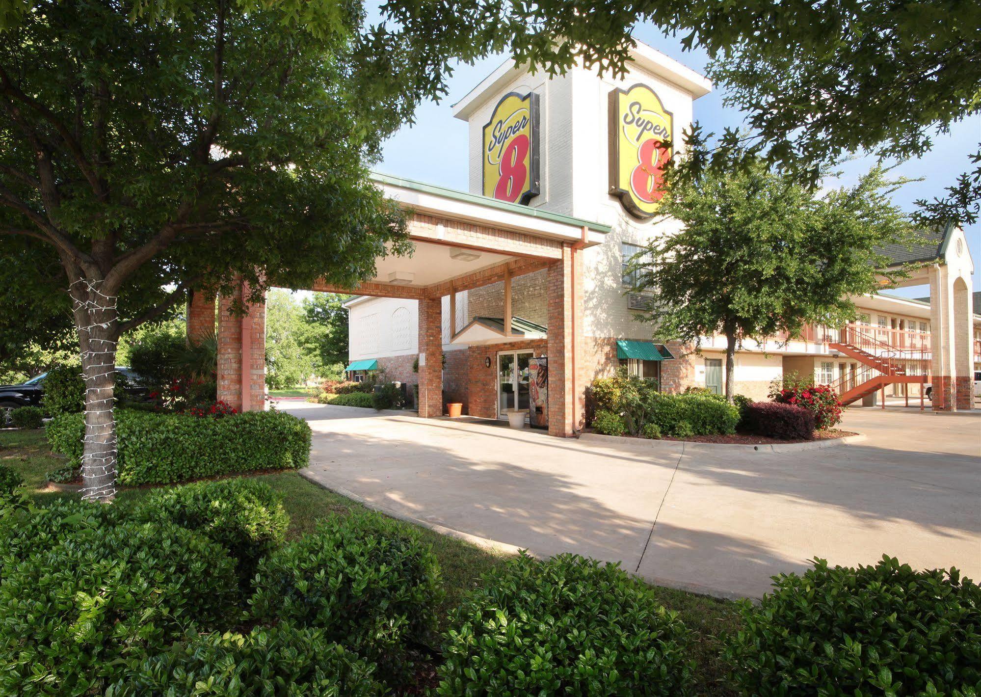 Super 8 By Wyndham Arlington Near At&T Stadium Dış mekan fotoğraf