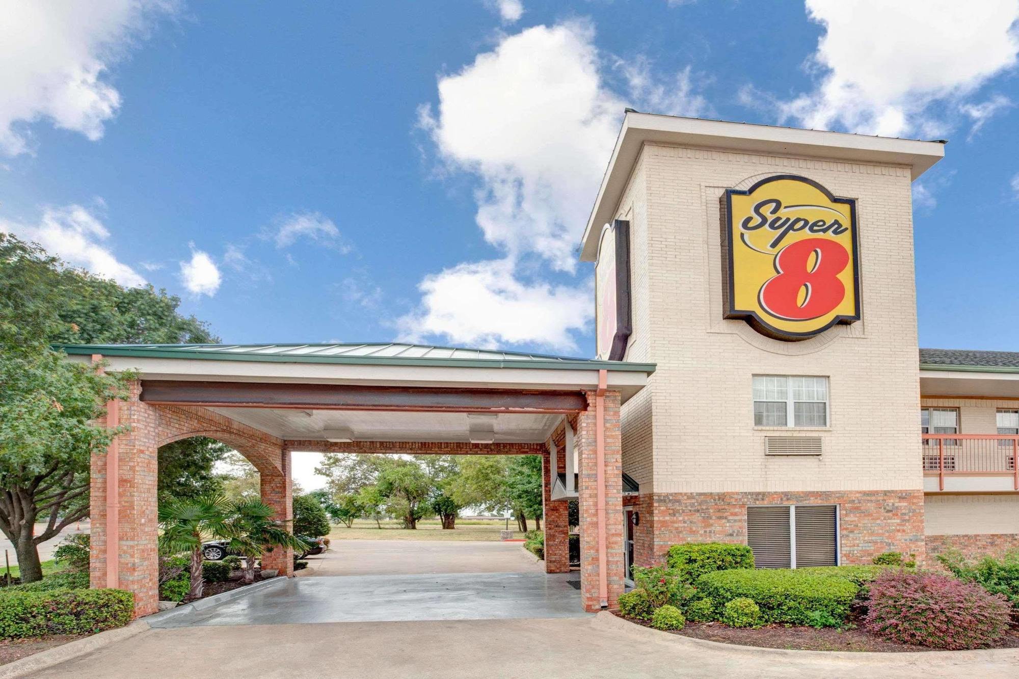 Super 8 By Wyndham Arlington Near At&T Stadium Dış mekan fotoğraf